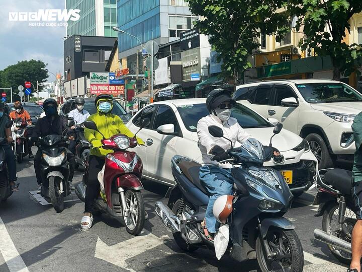 Thời tiết tại TP.HCM hôm nay 7/10 đề phòng mưa dông. (Ảnh minh họa)