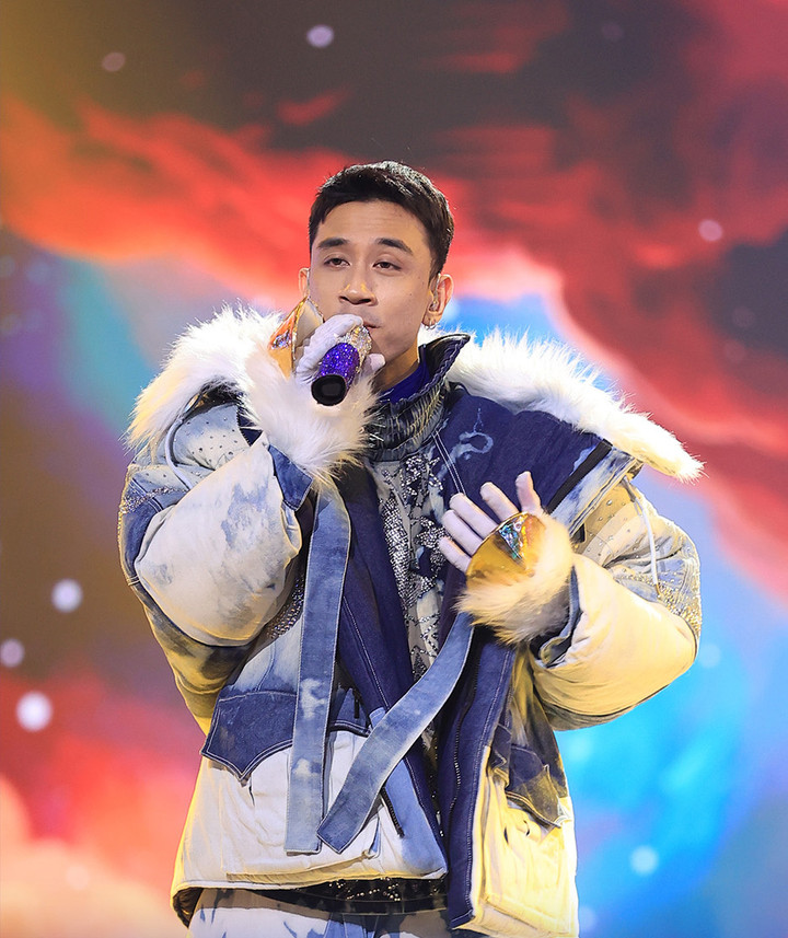 Trước những chia sẻ của Dương Edward, Trấn Thành động viên: “Thứ hạng trong các cuộc thi chỉ là cột mốc để cho mình kỷ niệm, chặng đường còn lại mới lâu dài. Dù em ở thứ hạng mấy không quan trọng, cái em làm về sau này mới là chính. Cuộc chơi ngắn lắm, cuộc đời mới dài”.