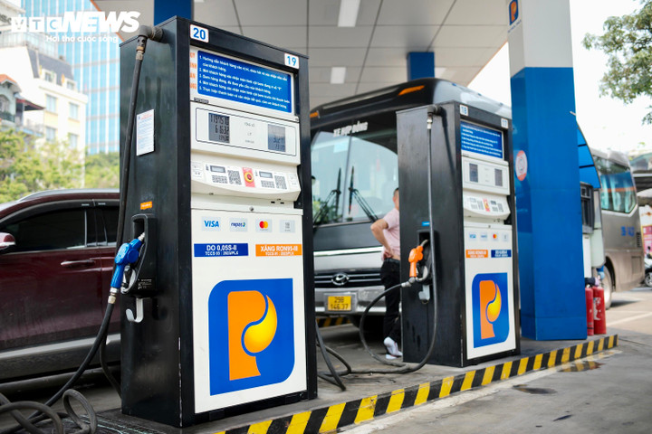 Giá xăng dầu thế giới tăng nhẹ ở phiên cuối tuần.