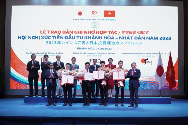 Lễ trao biên bản ghi nhớ hợp tác đồng hành hỗ trợ cho hoạt động xúc tiến đầu tư của tỉnh Khánh Hòa với các doanh nghiệp Nhật Bản.
