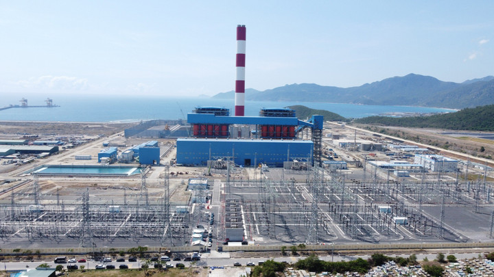 Nhà máy nhiệt điện BOT Vân Phong 1 do Tập đoàn Sumitomo Corporation (Nhật Bản) làm chủ đầu tư với tổng vốn lên tới 2,58 tỷ USD.