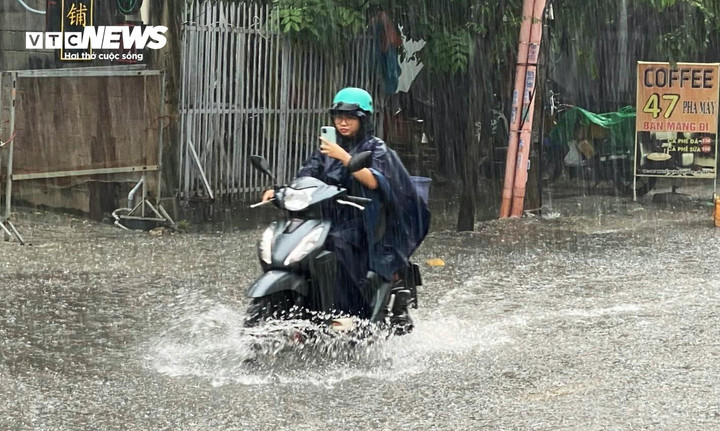 Thời tiết tại TP.HCM hôm nay 8/10, nhiều mây, ngày nắng, chiều tối và tối có mưa rào, dông vài nơi.