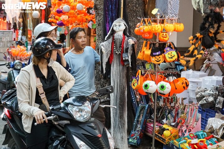 Sau rằm Trung thu, 'thủ phủ' Hàng Mã lại rực sắc màu Halloween - 6