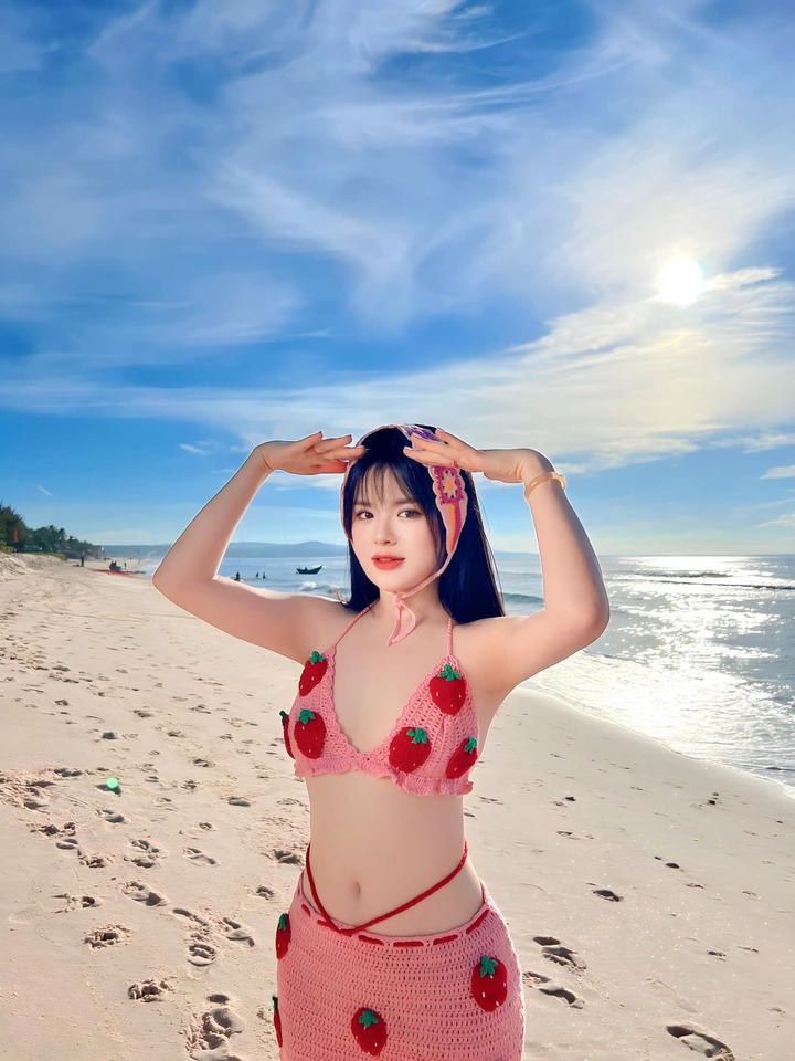 Đến nay, nữ MC đã tham gia hơn 20 bộ phim truyền hình như: Mưa bóng mây, Hoa bay, Sắc màu phái đẹp, Gái ngoan truyền kì, Dangerous Love...