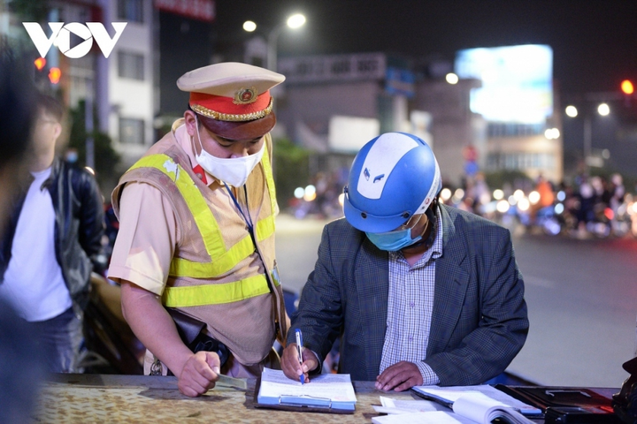 Trong một tháng, phát hiện 160 trường hợp là cán bộ, công chức, công an,...vi phạm nồng độ cồn.