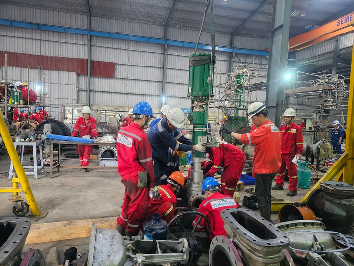 Bảo dưỡng sửa chữa thiết bị van điều khiển, van tay tại xưởng.