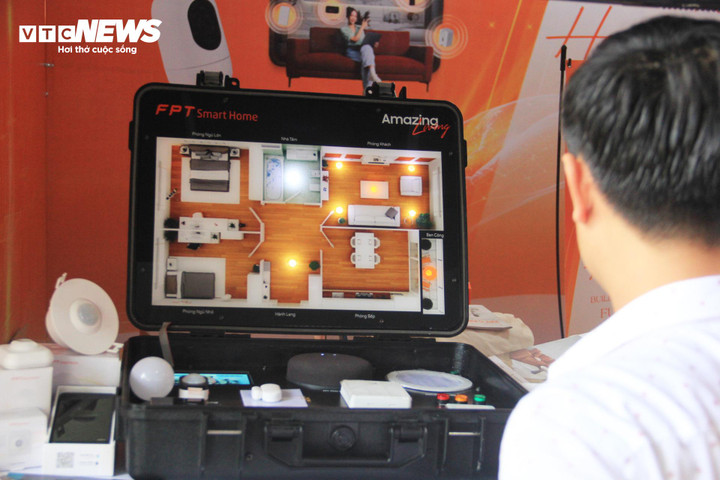 Cùng với chuyển đổi số là quá trình thay đổi tổng thể và toàn diện của tổ chức, cá nhân về cách sống, cách làm việc và phương thức quản lý, sản xuất, kinh doanh dựa trên ứng dụng công nghệ số. Chủ đề chuyển đổi số quốc gia năm 2023 là năm dữ liệu số, cho thấy dữ liệu là một yếu tố vô cùng quan trọng, phục vụ cho công tác quản lý, điều hành của các cấp chính quyền, đồng thời là tài sản quý giá giúp các doanh nghiệp có thể đưa ra các hành động nhanh hơn và hiệu quả hơn.