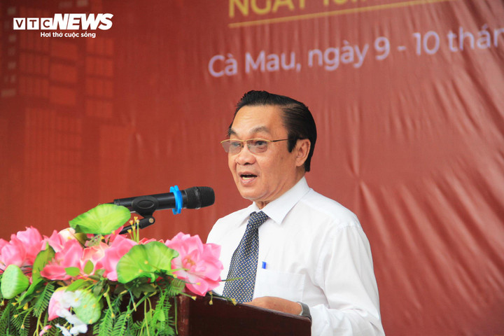 Phát biểu khai mạc, ông Trần Quốc Chính, Giám đốc Sở Thông tin và Truyền thông tỉnh Cà Mau cho hay, chuyển đổi số đã trở thành xu hướng toàn cầu và đang tác động mạnh mẽ đến mọi mặt của đời sống xã hội.