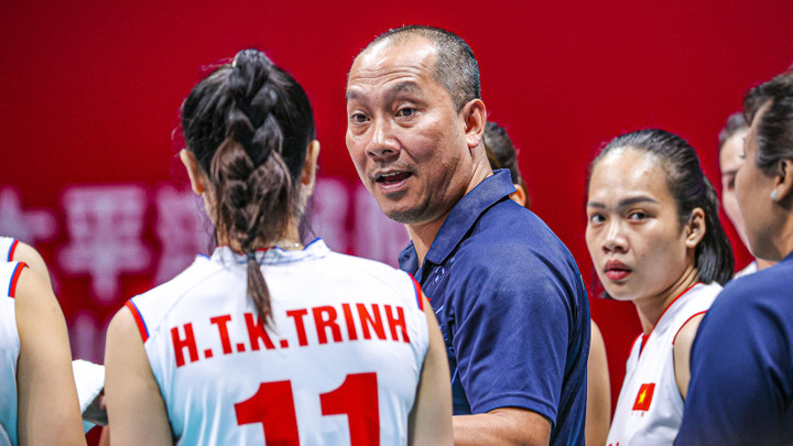 HLV Nguyễn Tuấn Kiệt chưa tìm ra phương án giúp đội tuyển Việt Nam khắc phục điểm yếu tâm lý. (Ảnh: AVC)