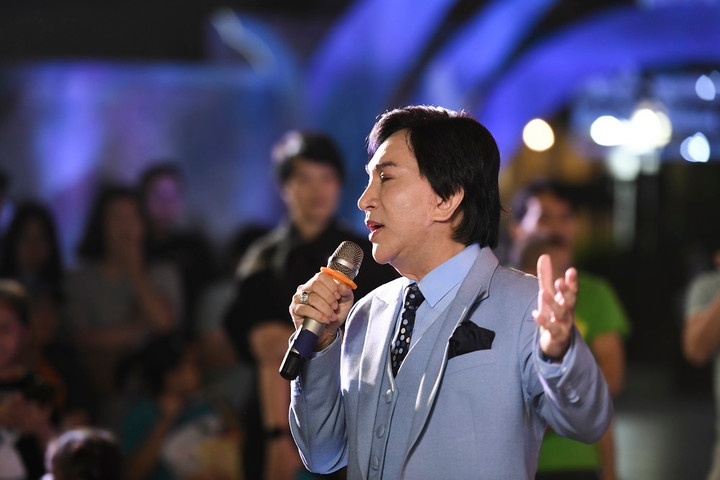 Người Thủ đô thích thú với bánh tráng, muối tôm chuẩn Tây Ninh tại hồ Hoàn Kiếm - 9