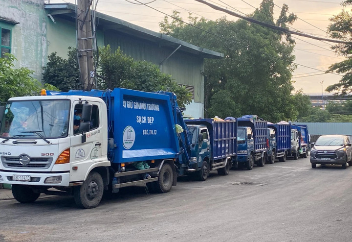 Lãnh đạo Công ty TNHH MTV Dịch vụ công ích quận 2 cho biết, trong thời gian qua đơn vị đã đề xuất với cơ quan chức năng để tìm giải pháp khắc phục "sự cố", tránh làm ảnh hưởng đến cuộc sống của người dân.