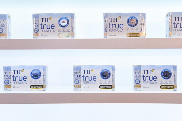 TH true FORMULA - sản phẩm dinh dưỡng công thức từ sữa tươi đầu tiên tại Việt Nam được phát triển dành cho lứa tuổi vàng, hỗ trợ trẻ phát triển toàn diện.