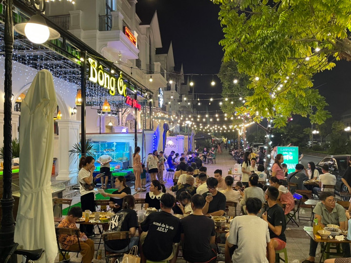 Vinhomes Ocean Park 1 hình thành những phố thấp tầng kinh doanh ẩm thực sầm uất về đêm.