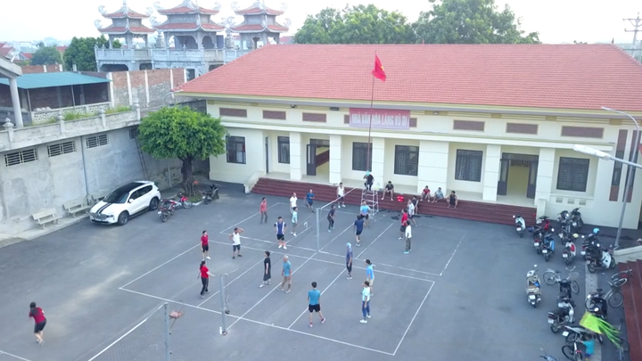 Sân chơi chung tại Nhà văn hóa thôn Vũ Di (huyện Vĩnh Tường, tỉnh Vĩnh Phúc).