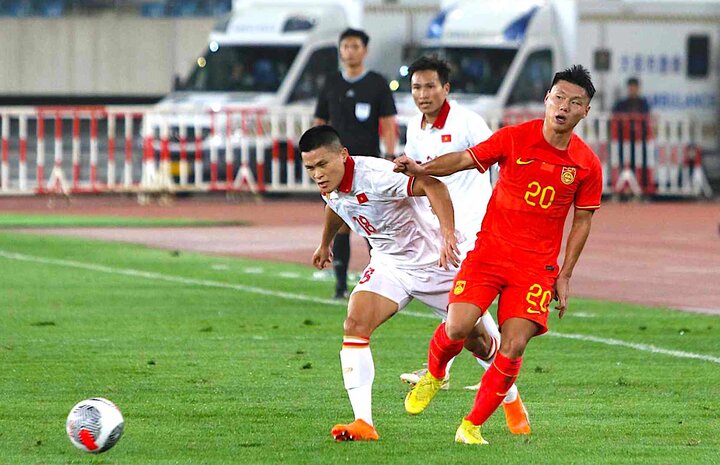 Trực tiếp bóng đá Trung Quốc 1-0 Việt Nam: Chủ nhà ghi bàn - Ảnh 1.