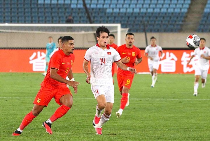 Trực tiếp bóng đá Trung Quốc 1-0 Việt Nam: Chủ nhà ghi bàn - Ảnh 1.