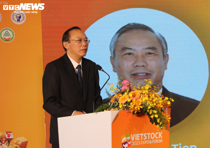 Ông Phùng Đức Tiến, Thứ trưởng Bộ Nông nghiệp và Phát triển nông thôn phát biểu tại Triển lãm Vietstock 2023. (Ảnh: Đại Việt)