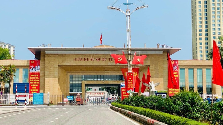 Cửa khẩu quốc tế Móng Cái. (Ảnh: Cổng TTĐT TP. Móng Cái)