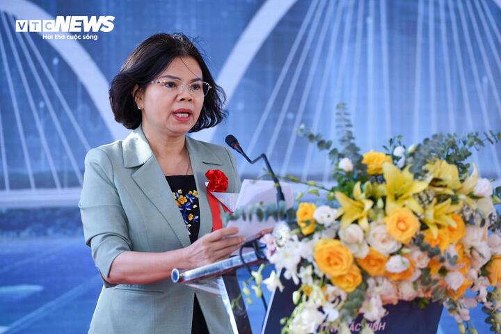 Chủ tịch UBND tỉnh Bắc Ninh Nguyễn Hương Giang phát biểu tại buổi lễ.