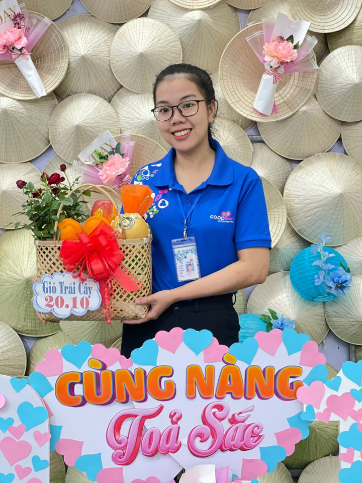 Giỏ trái cây được lựa chọn và đóng gói theo yêu cầu khách hàng.