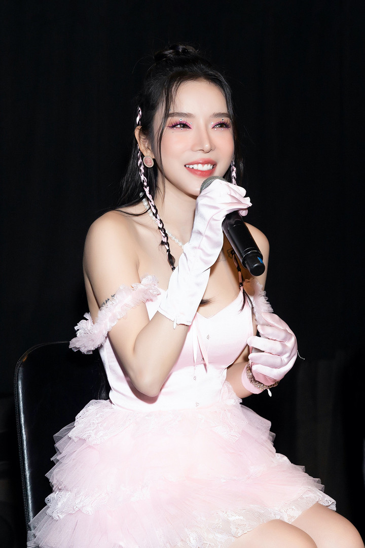 LyLy áp lực khi tham gia gameshow Trung Quốc.