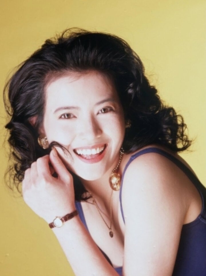 Cô từng xuất hiện trên màn ảnh nhỏ và nhiều tạp chí danh tiếng của Hong Kong.
