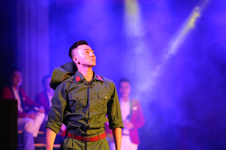 Diễn viên múa Khánh Tùng mất lúc 11h26' ngày 11/10 sau hơn 1 tháng điều trị bệnh phổi, hưởng dương 30 tuổi.