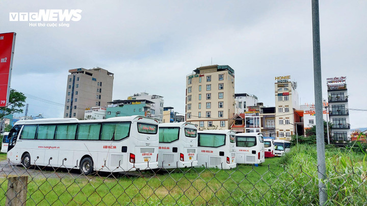 Niên hạn sử dụng của xe ô tô chở người không quá 20 năm. (Ảnh: Xuân Tiến)