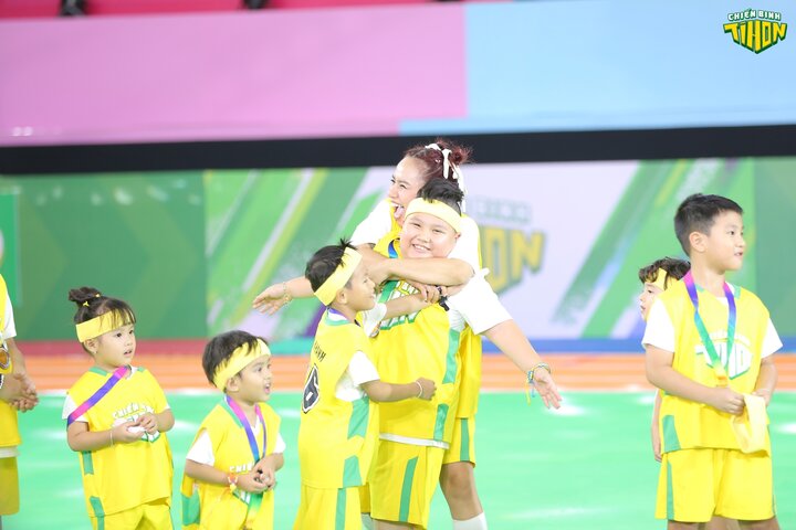 Hari Won tham gia gameshow rèn luyện thể thao cho thiếu nhi - 3