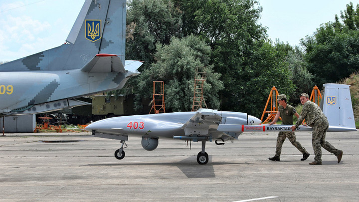 UAV tấn công Bayraktar TB2 của Ukraine trước khi xung đột diễn ra. (Ảnh: Nina Liashono)