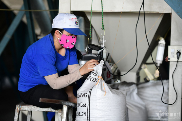 Indonesia chi 101,4 triệu USD để mua gạo Việt Nam chỉ trong 1 tháng. (Ảnh: Hoàng Hà)