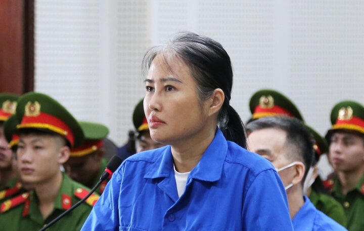 Hoàng Thị Thuý Nga bị đề nghị tổng mức án 20-23 năm tù.