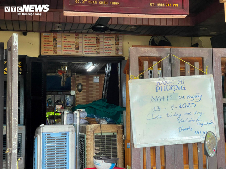 Tiệm bánh mì Phượng bị xử phạt 96 triệu đồng và đình chỉ hoạt động sản xuất, chế biến, kinh doanh trong thời gian 3 tháng.