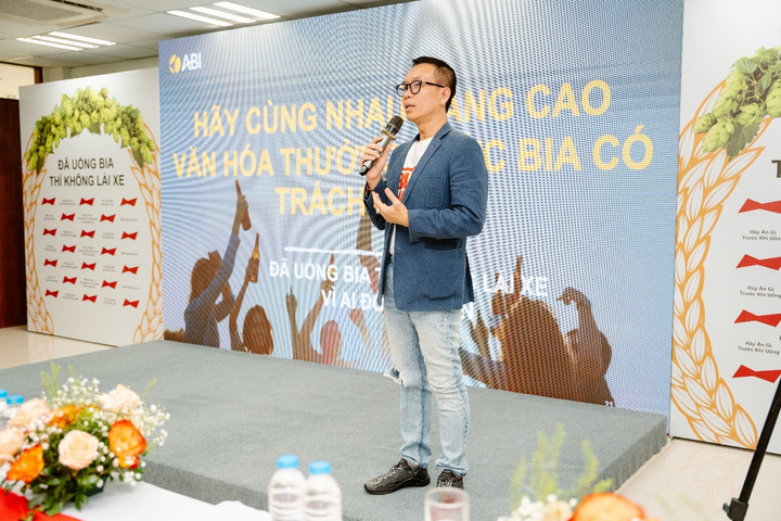 Anh Trương Văn Toàn - Giám đốc Pháp lý Đối ngoại và Truyền thông của AB InBev chia sẻ về thông điệp nhân văn Thưởng thức bia có trách nhiệm - Vì ai đó cần bạn.