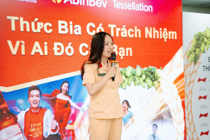 Bà Đinh Thị Thu Hằng - Phó phòng Cảnh sát giao thông chia sẻ về thông điệp Thưởng thức bia có trách nhiệm - Vì ai đó cần bạn và cách xử lý vi phạm nồng độ cồn theo luật pháp.