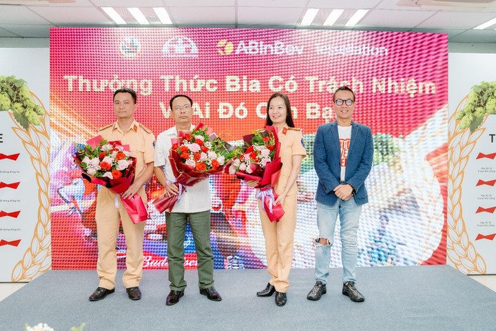 Chương trình nâng cao văn hóa thưởng thức bia có trách nhiệm đến với tỉnh Hòa Bình với sự phối hợp của Ban An toàn giao thông địa phương và công ty TNHH AB InBev đồng hành cùng nhãn hàng Budweiser thành công tuyên truyền cho hơn 4000 nhân viên ở đây.