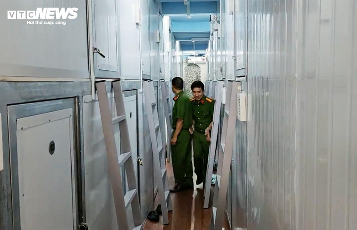 Lối đi ra vào chật hẹp, không có hệ thống phòng cháy chữa cháy.