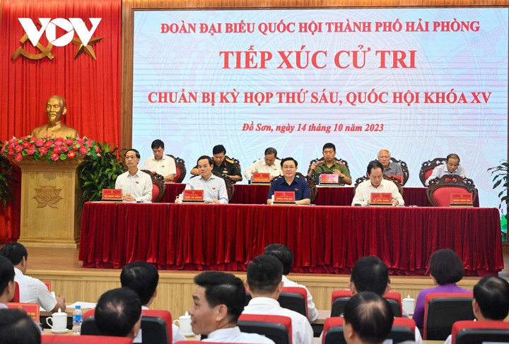 Tại cuộc tiếp xúc cử tri, Chủ tịch Quốc hội Vương Đình Huệ cũng nêu khát quát về tình hình phát triển kinh tế - xã hội của đất nước cũng như của TP Hải Phòng.