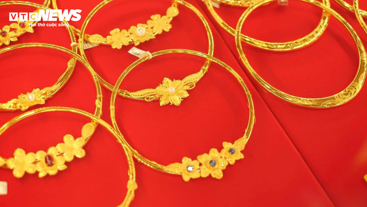 Giá vàng trong nước tăng cao, chuyên gia khuyên nên thận trọng khi đầu tư. (Ảnh minh họa: Công Hiếu).