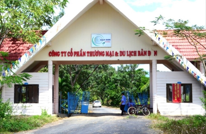 Khu du lịch sinh thái Bản Đôn, nơi Công ty TNHH MTV cao su Đắk Lắk đầu tư hàng chục tỷ đồng rồi bỏ hoang.