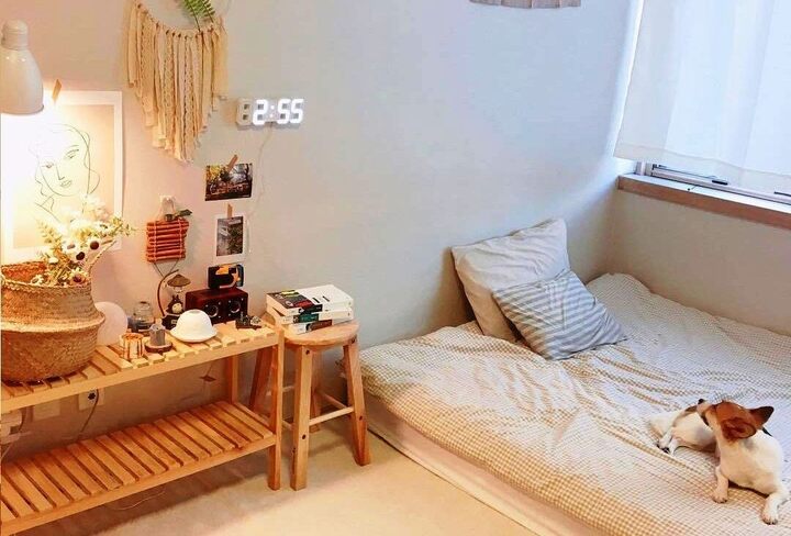 Phong cách thiết kế phòng ngủ không giường này khá phù hợp với những cô nàng đang ở trọ. Tuy không sử dụng quá nhiều vật dụng trang trí nhưng vẫn thể hiện được sự ấm cúng.