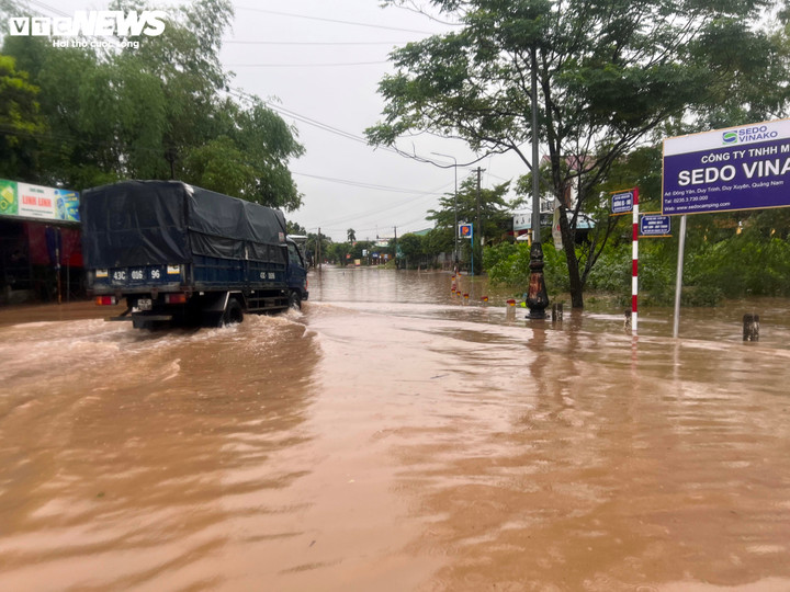 Nhiều khu vực chìm trong biển nước mênh mông.