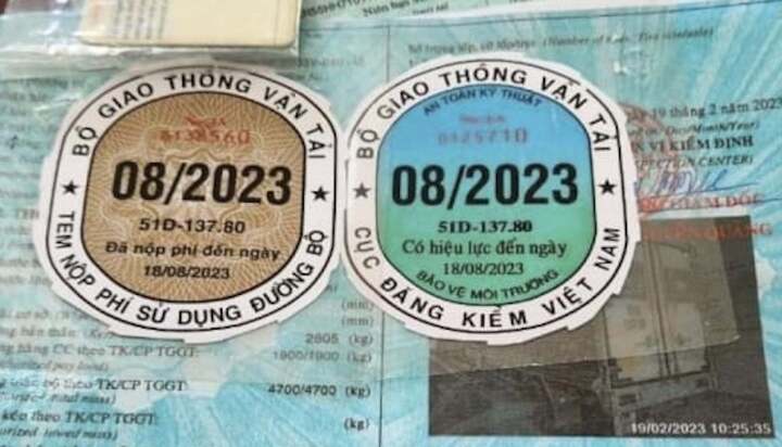 Dù không bị xử phạt nhưng khi đến thời hạn kiểm định, đơn vị đăng kiểm sẽ truy thu số phí bảo trì đường bộ mà chủ phương tiện chưa nộp trước đó. (Ảnh: VOV)