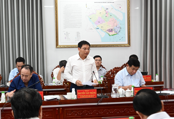 Bộ trưởng Giao thông Vận tải Nguyễn Văn Thắng phát biểu tại buổi làm việc.