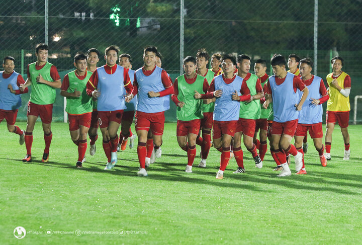 Đội tuyển Việt Nam tập buổi đầu tiên tại Hàn Quốc.