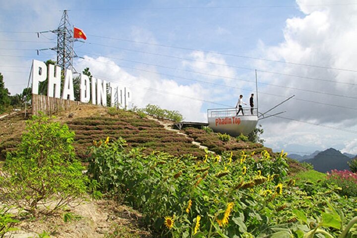 Khu du lịch Pha Đin Top - Điểm đến hấp dẫn du khách trên đèo Pha Đin.