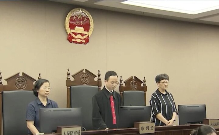 Tòa án quần chúng quận Tĩnh An, Thượng Hải vẫn phán quyết cặp phu nhân ck này nút án tù kể từ 10 mon cho tới 1 năm. (Ảnh: tòa án Tĩnh An, Thượng Hải)