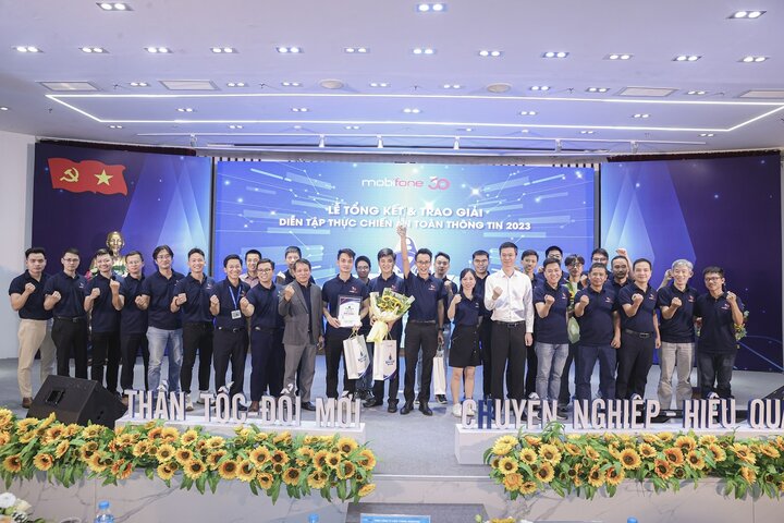 Liên quân 2 giành ngôi vô địch MobiFone Hackathon 2023 - 2