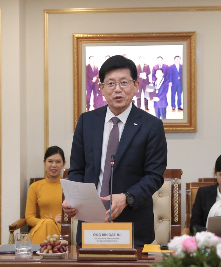 Ông Bin Dae-in, Chủ tịch HĐQT kiêm Tổng Giám đốc Tập đoàn Tài chính BNK phát biểu tại sự kiện.