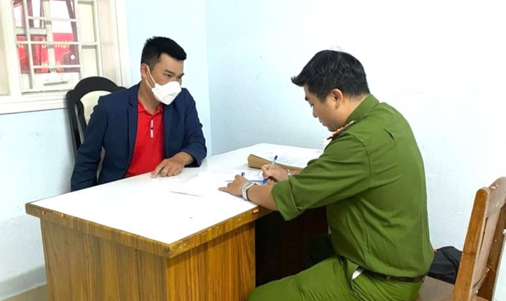 Nguyễn Chí Học tại cơ quan công an.